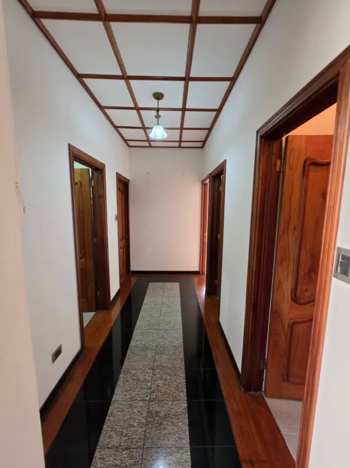 Casa de 3 Dormitorios en Trejos Montealegre — 2 Suites con Jacuzzi — foto 4