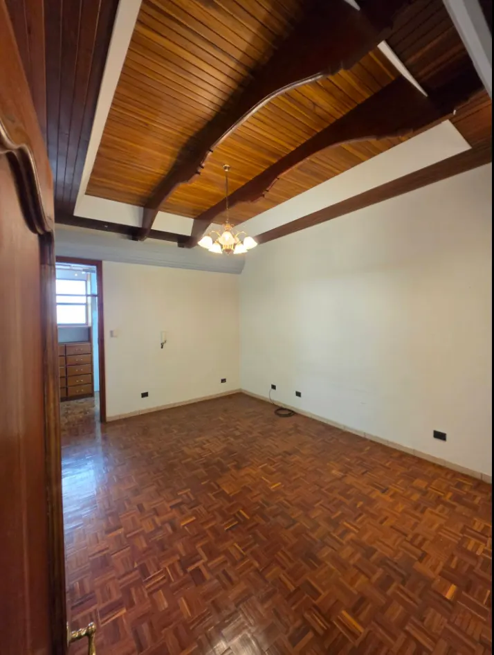 Casa de 3 Dormitorios en Trejos Montealegre — 2 Suites con Jacuzzi — foto 8